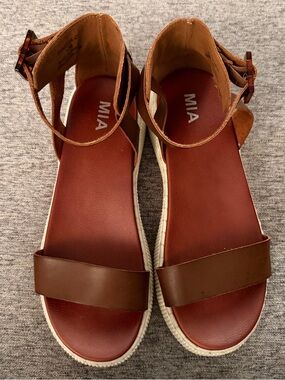 MIA Ammelia Sz 10 Thick Sole Brown Sandals Ankle Strap Flatform
